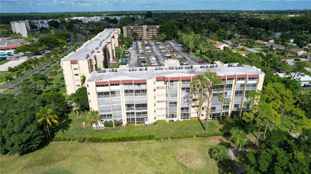3654 Via Poinciana, Unit 502, Lake Worth, FL 33467 Photo
