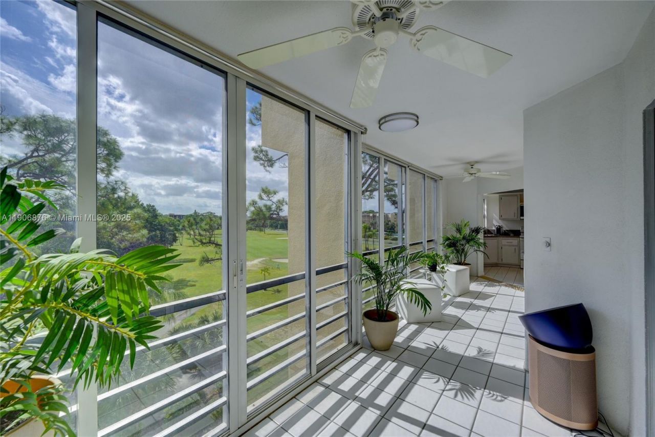 3654 Via Poinciana, Unit 502, Lake Worth, FL 33467 Photo
