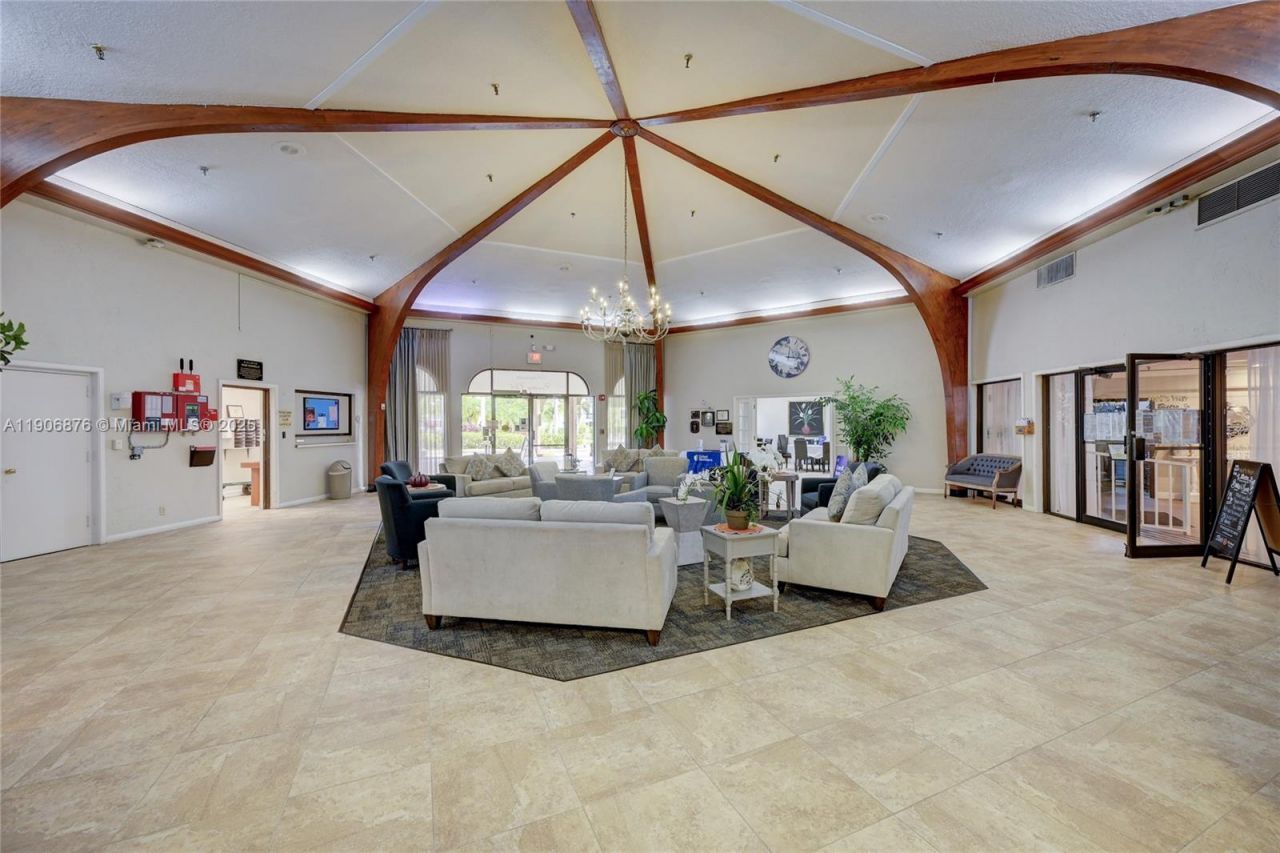 3654 Via Poinciana, Unit 502, Lake Worth, FL 33467 Photo