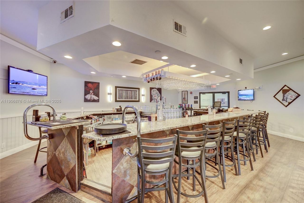 3654 Via Poinciana, Unit 502, Lake Worth, FL 33467 Photo