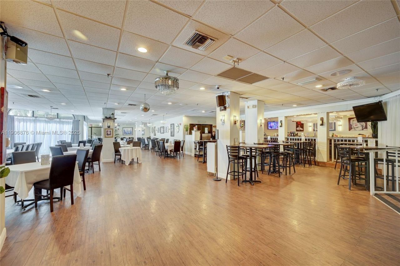 3654 Via Poinciana, Unit 502, Lake Worth, FL 33467 Photo