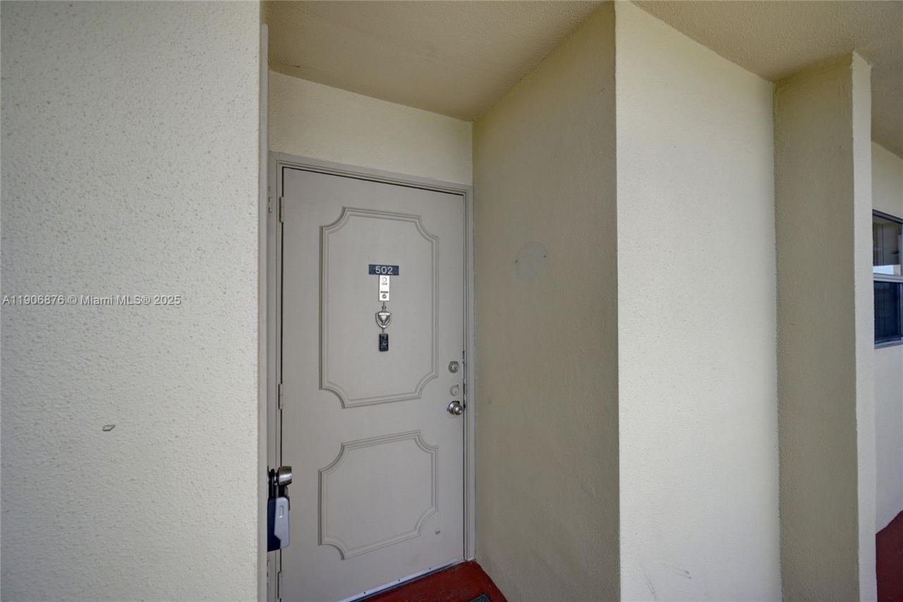 3654 Via Poinciana, Unit 502, Lake Worth, FL 33467 Photo