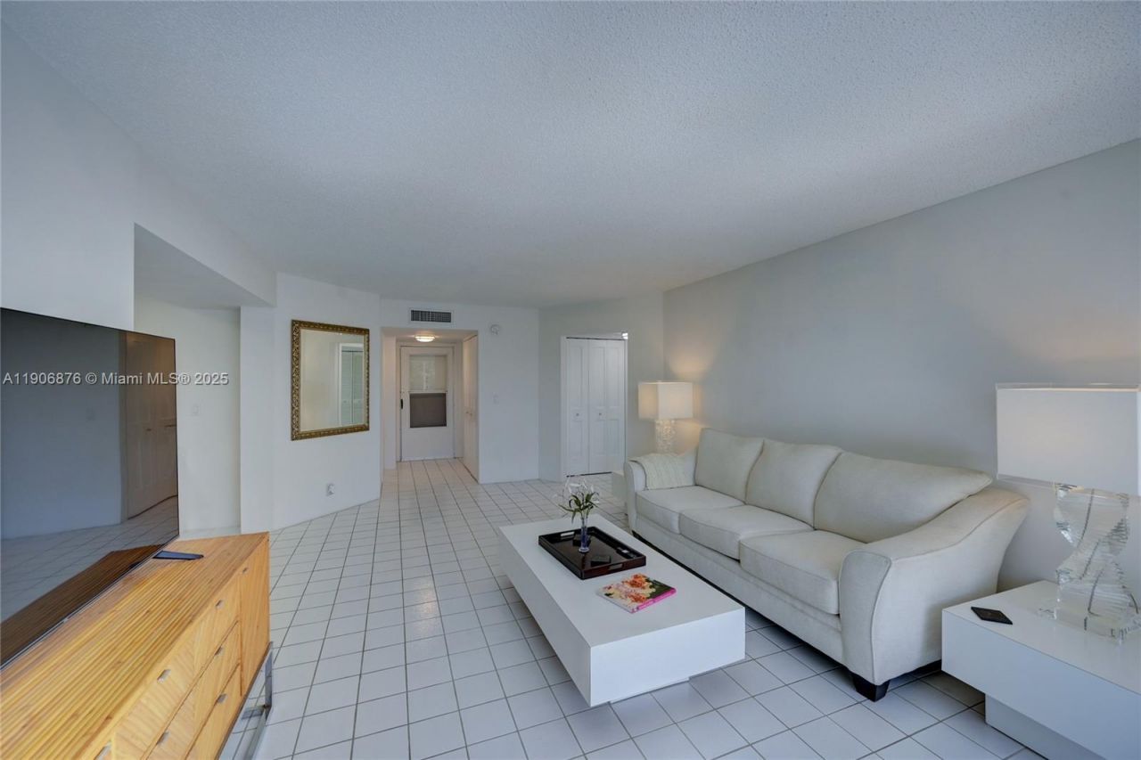 3654 Via Poinciana, Unit 502, Lake Worth, FL 33467 Photo