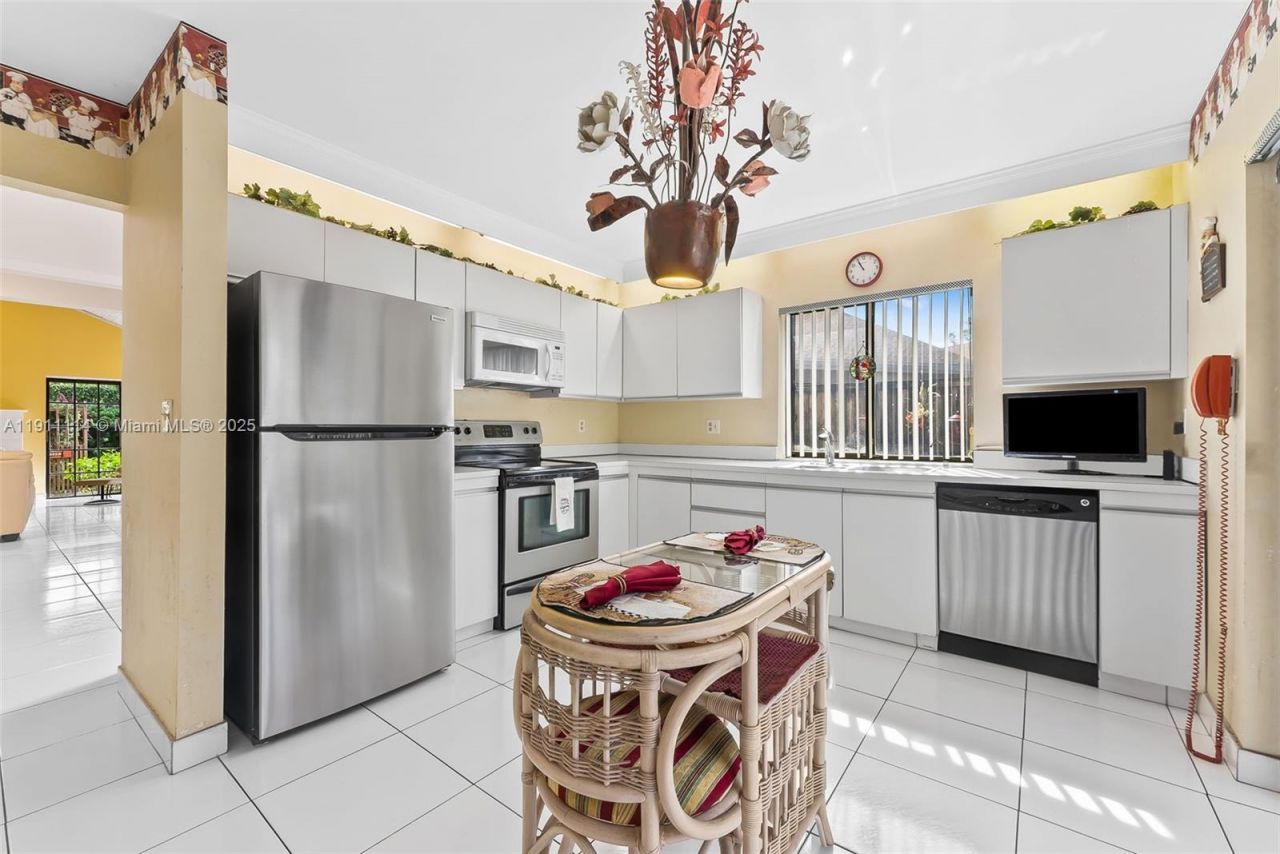 7665 Sierra Dr W, Boca Raton, FL 33433 Photo