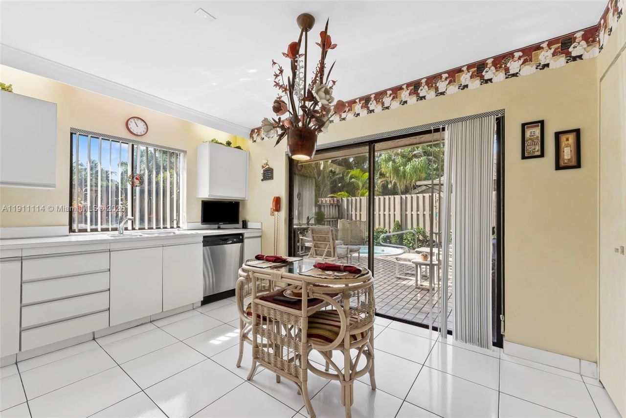 7665 Sierra Dr W, Boca Raton, FL 33433 Photo