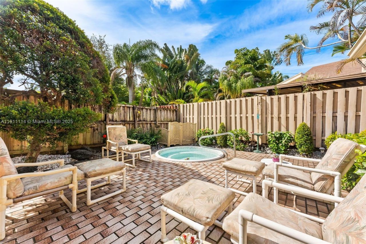 7665 Sierra Dr W, Boca Raton, FL 33433 Photo