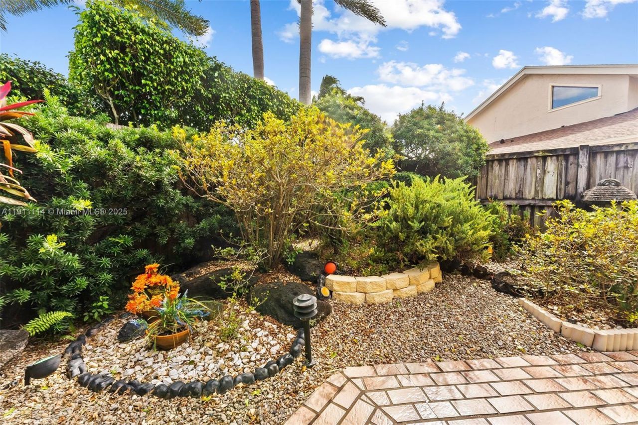 7665 Sierra Dr W, Boca Raton, FL 33433 Photo