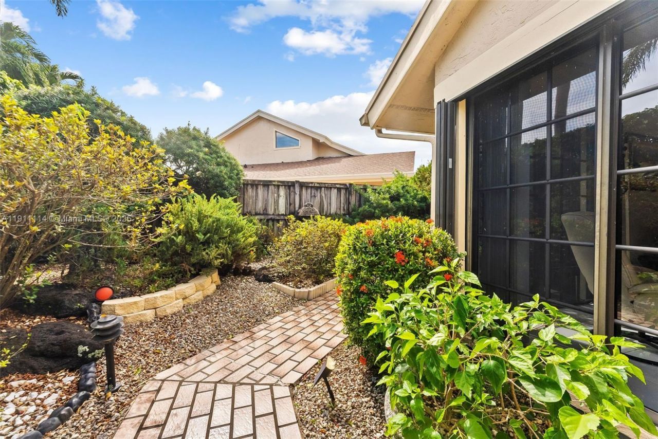 7665 Sierra Dr W, Boca Raton, FL 33433 Photo