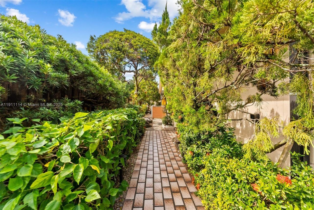 7665 Sierra Dr W, Boca Raton, FL 33433 Photo