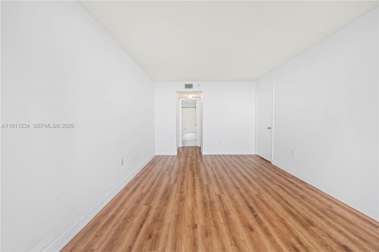 1300 NE Miami Gardens Dr, Unit 512E, Miami, FL 33179 Photo