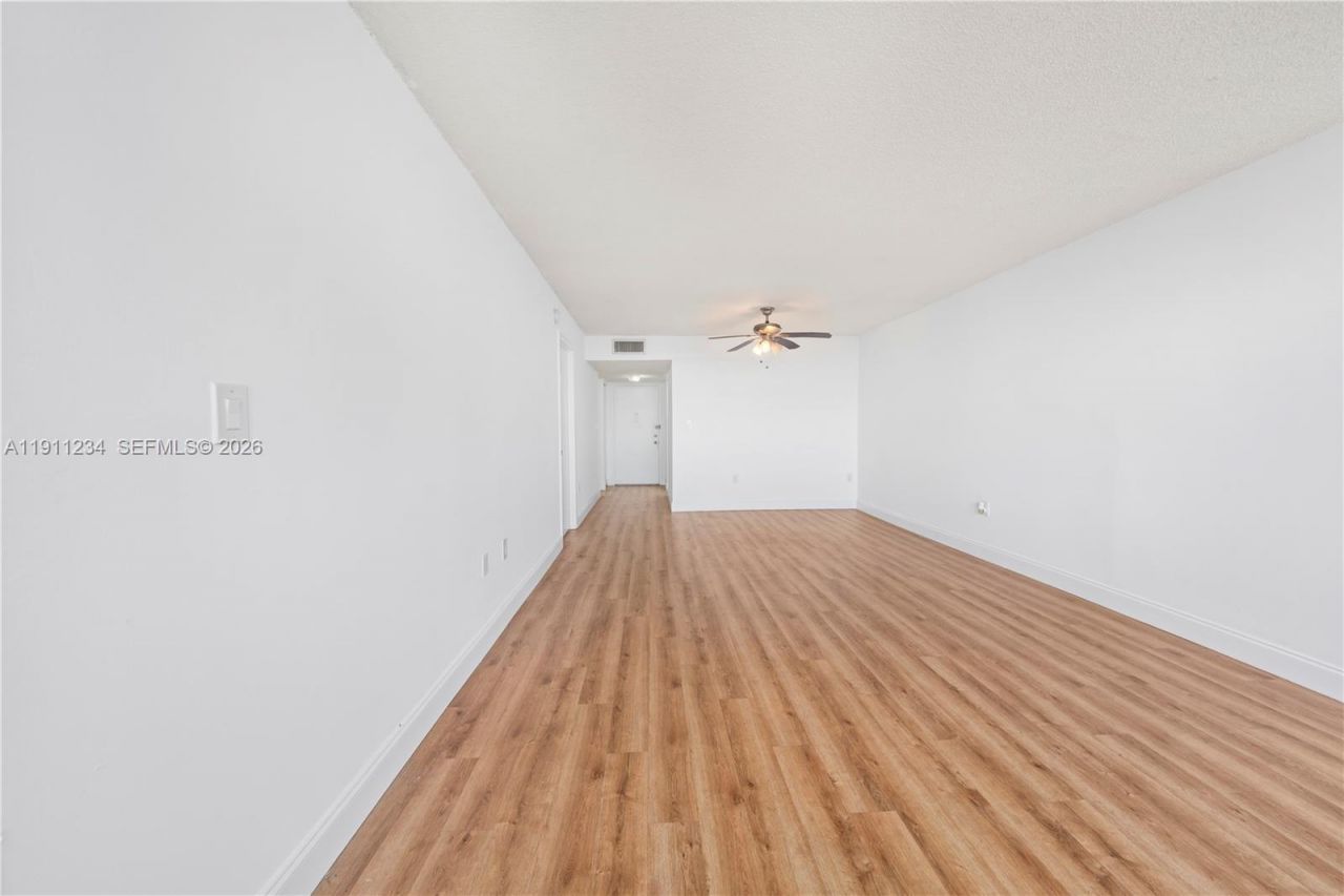 1300 NE Miami Gardens Dr, Unit 512E, Miami, FL 33179 Photo