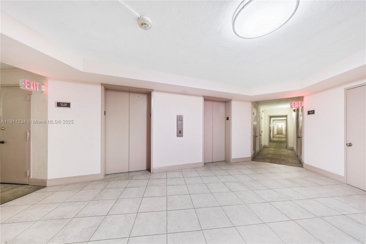 1300 NE Miami Gardens Dr, Unit 512E, Miami, FL 33179 Photo