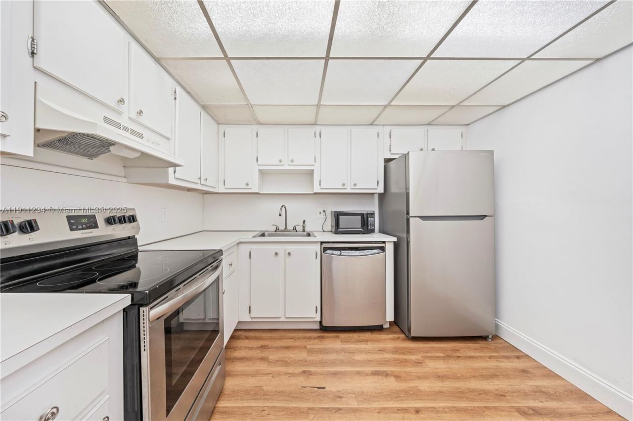 1300 NE Miami Gardens Dr, Unit 512E, Miami, FL 33179 Photo