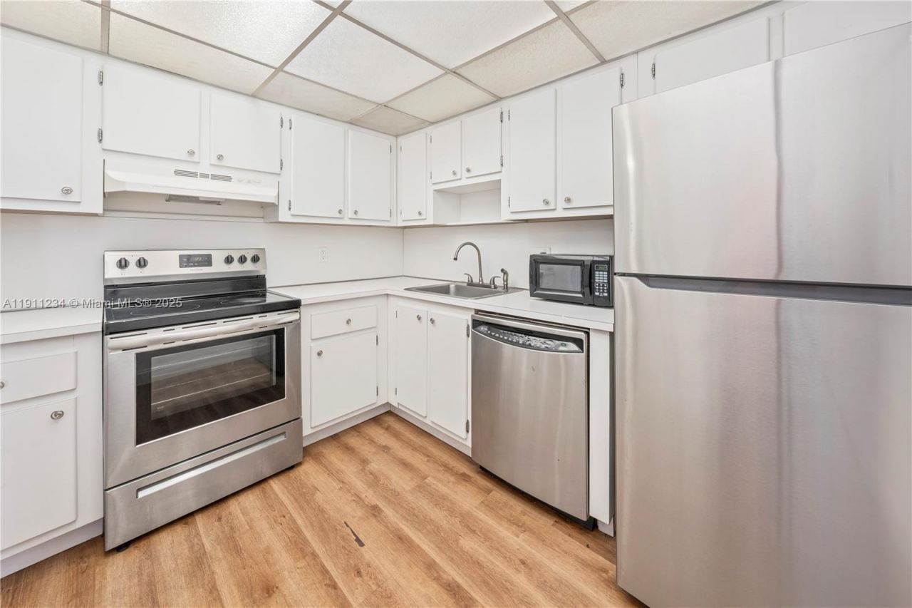 1300 NE Miami Gardens Dr, Unit 512E, Miami, FL 33179 Photo