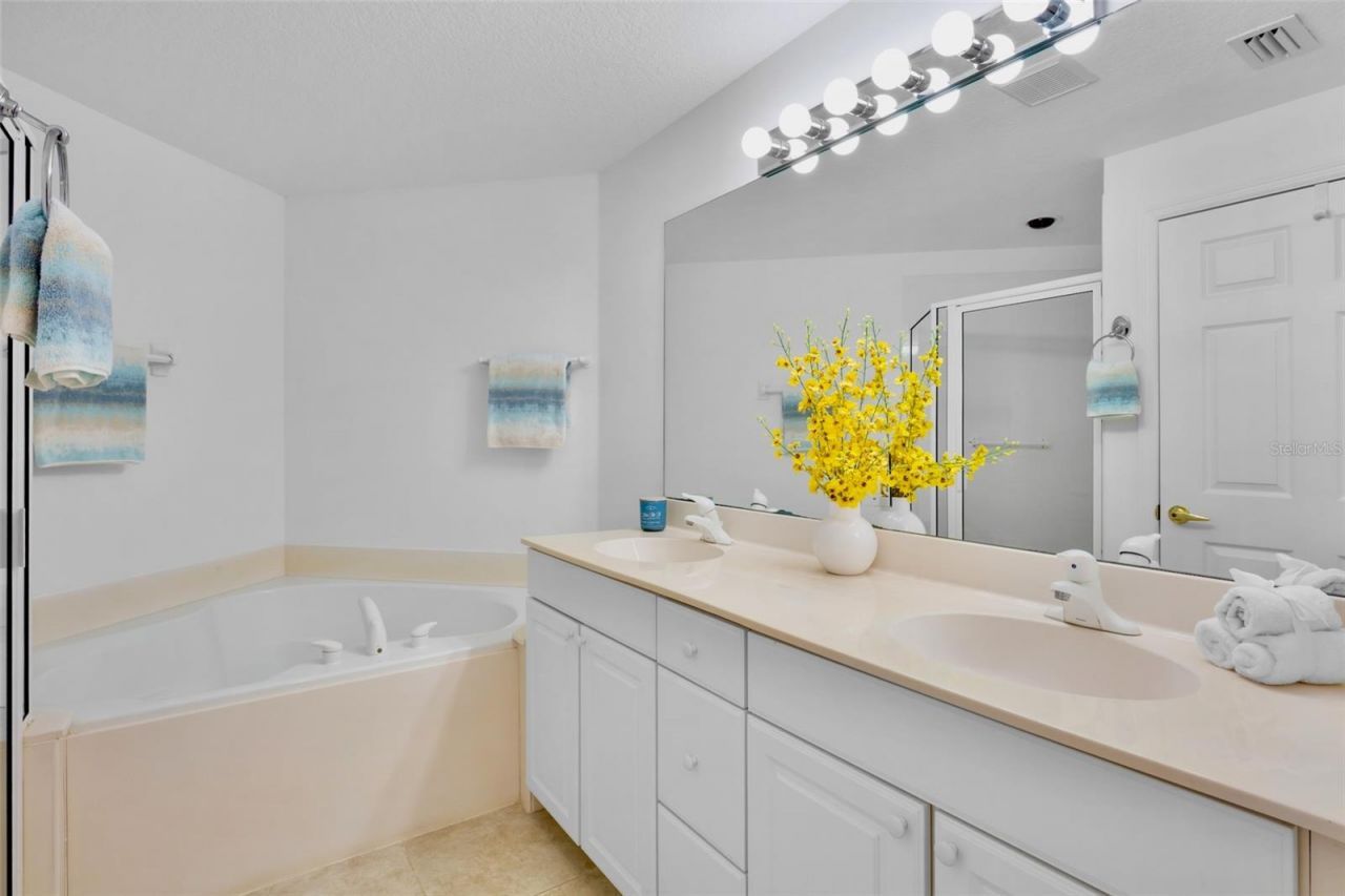 4463 Cinnamon Drive, Unit 2502, Sarasota, FL 34238 Photo