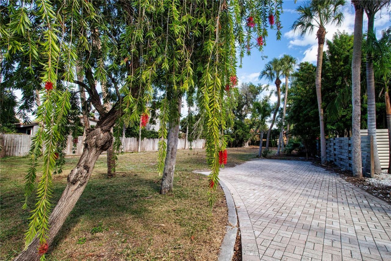 51 S Adams Drive, Sarasota, FL 34236 Photo