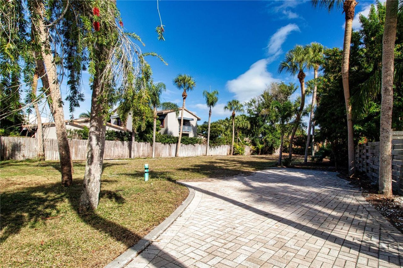 51 S Adams Drive, Sarasota, FL 34236 Photo