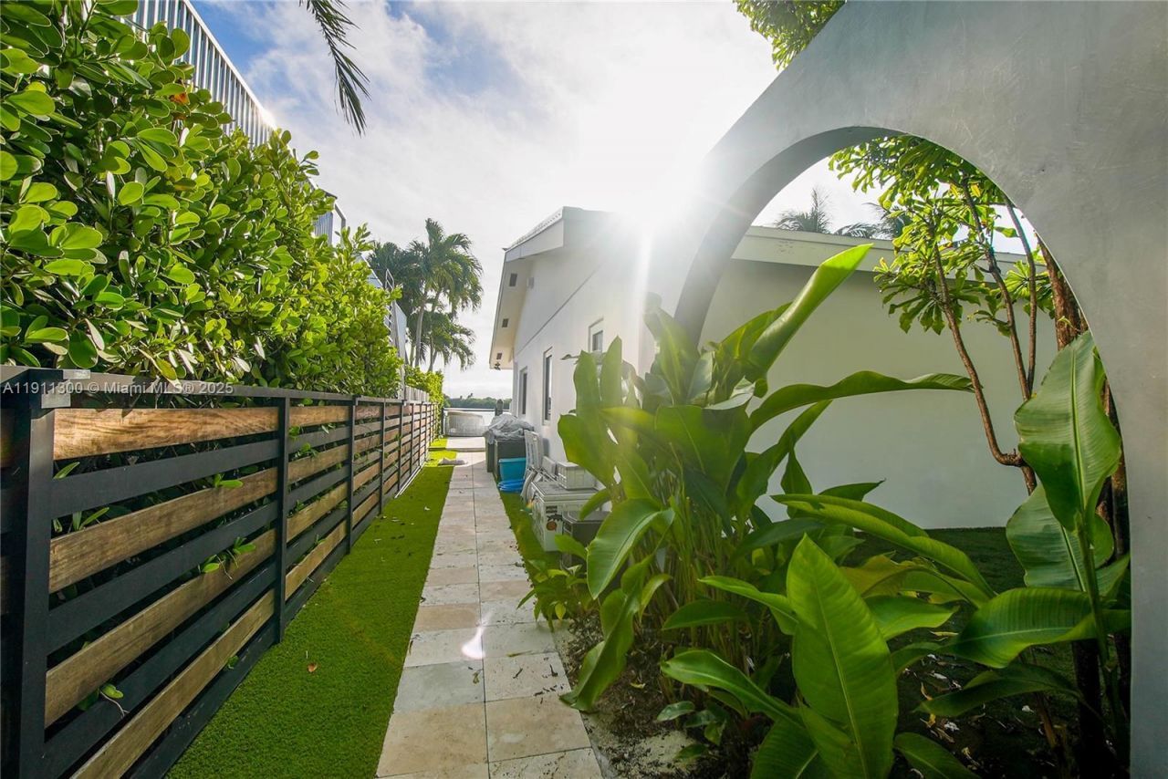 1242 NE 81st Ter, Miami, FL 33138 Photo