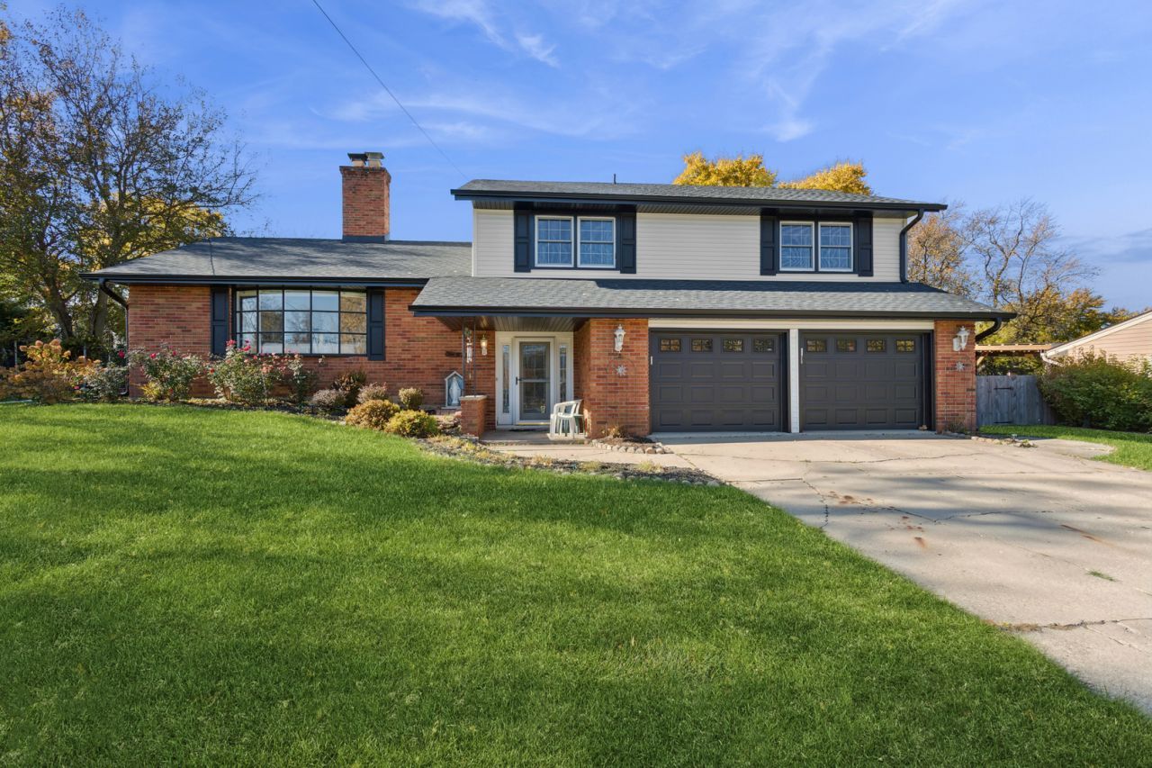 7s355 Midfield Drive, Aurora, IL 60506 Main Photo