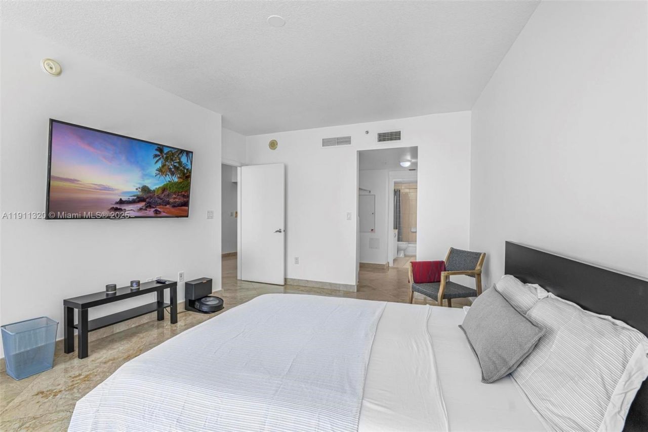 1750 N Bayshore Dr, Unit 5201, Miami, FL 33132 Photo