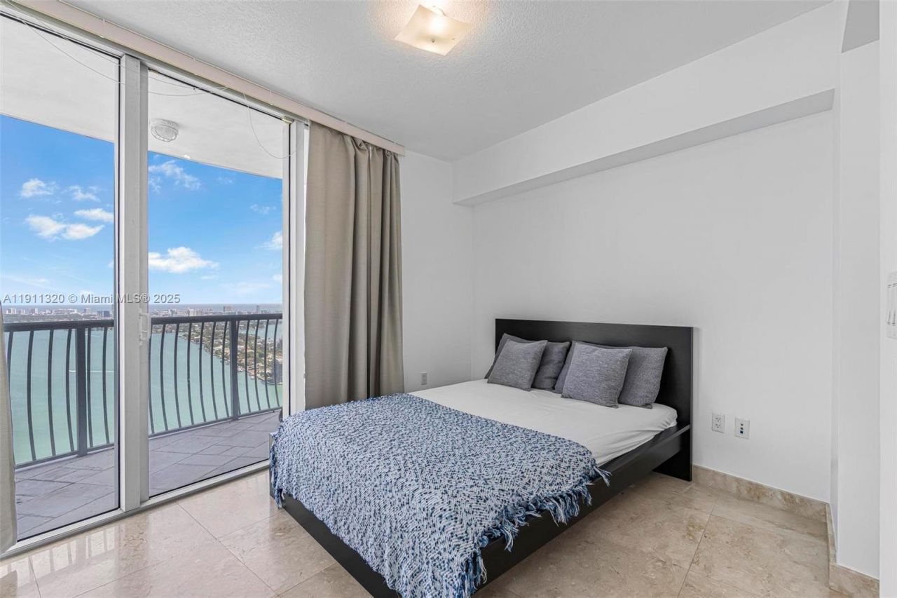 1750 N Bayshore Dr, Unit 5201, Miami, FL 33132 Photo