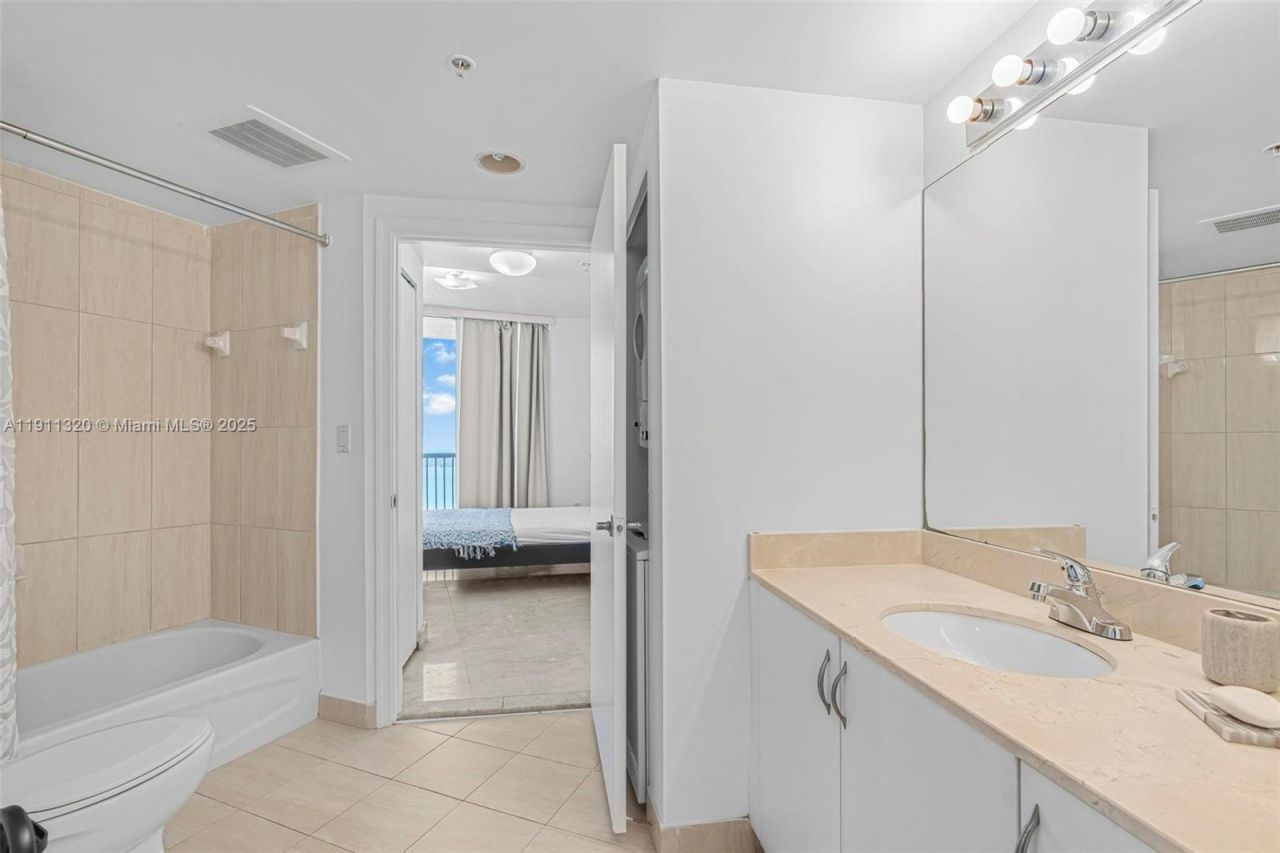 1750 N Bayshore Dr, Unit 5201, Miami, FL 33132 Photo