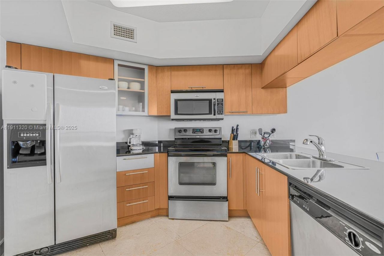 1750 N Bayshore Dr, Unit 5201, Miami, FL 33132 Photo