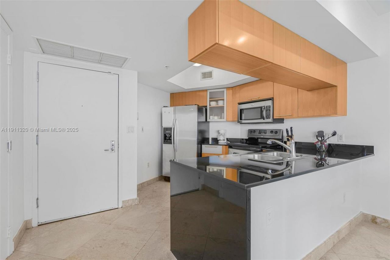 1750 N Bayshore Dr, Unit 5201, Miami, FL 33132 Photo