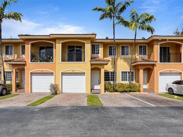 330 SW 2nd Ave, Unit 3, Hallandale Beach, FL 33009