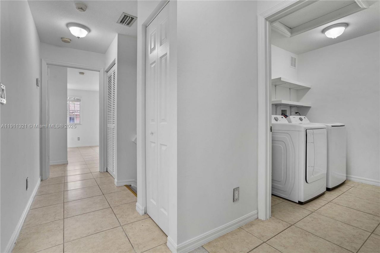 330 SW 2nd Ave, Unit 3, Hallandale Beach, FL 33009 Photo