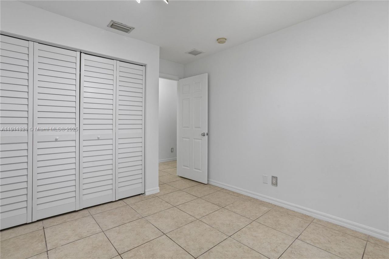 330 SW 2nd Ave, Unit 3, Hallandale Beach, FL 33009 Photo