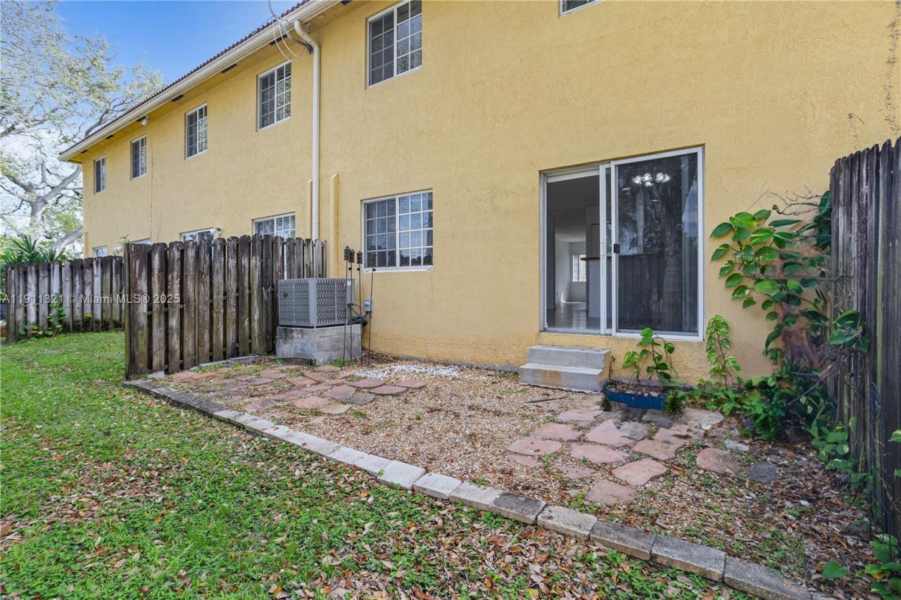 330 SW 2nd Ave, Unit 3, Hallandale Beach, FL 33009 Photo