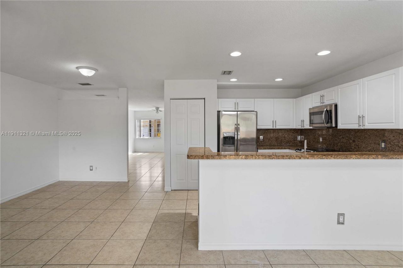 330 SW 2nd Ave, Unit 3, Hallandale Beach, FL 33009 Photo