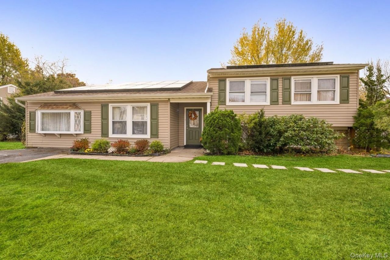 26 Grand Canyon Lane, Coram, NY 11727 Main Photo