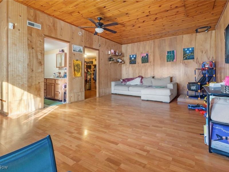 1046 W Ohio Avenue, Sebring, OH 44672 Photo 18