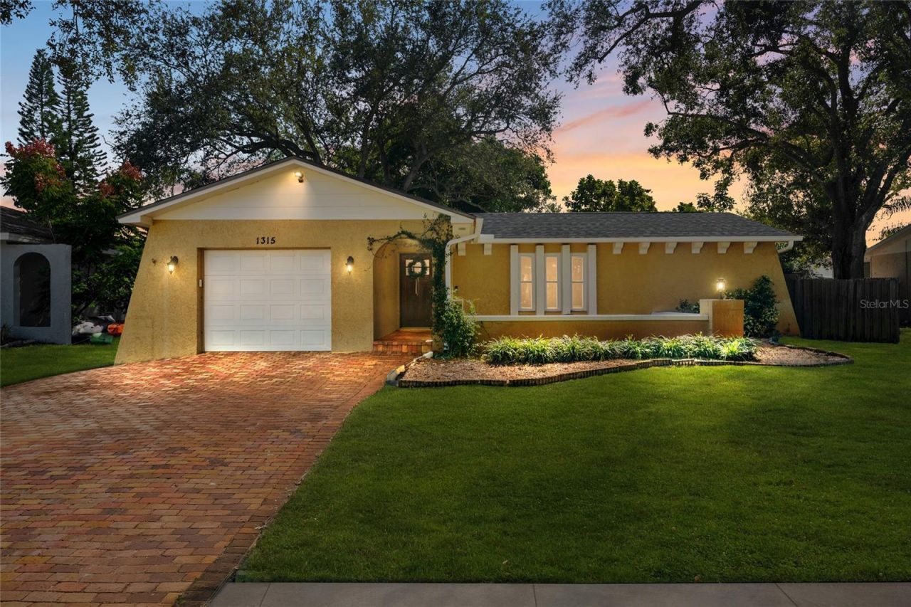 1315 Castleworks Lane, Tarpon Springs, FL 34689 Main Photo