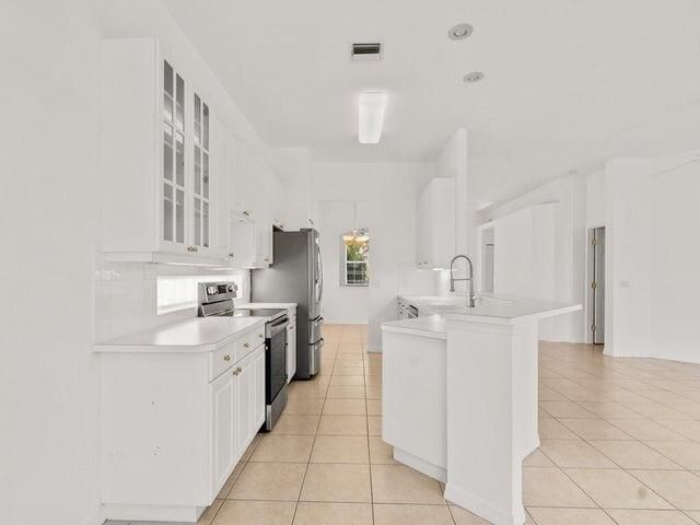 614 NW Lambrusco Drive, Port Saint Lucie, FL 34986 Photo