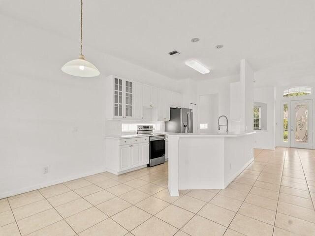 614 NW Lambrusco Drive, Port Saint Lucie, FL 34986 Photo