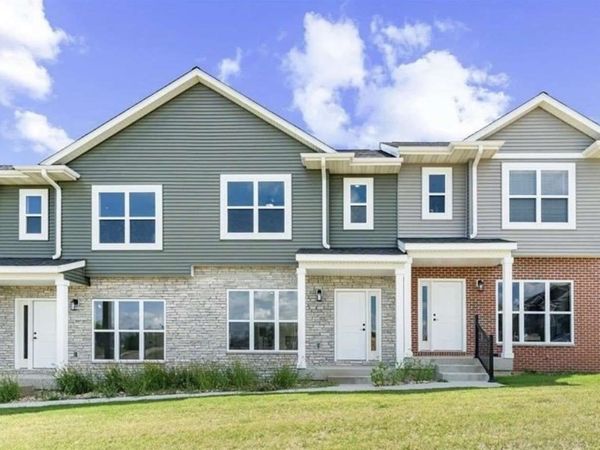 314 Sycamore Dr, West Branch, IA 52358