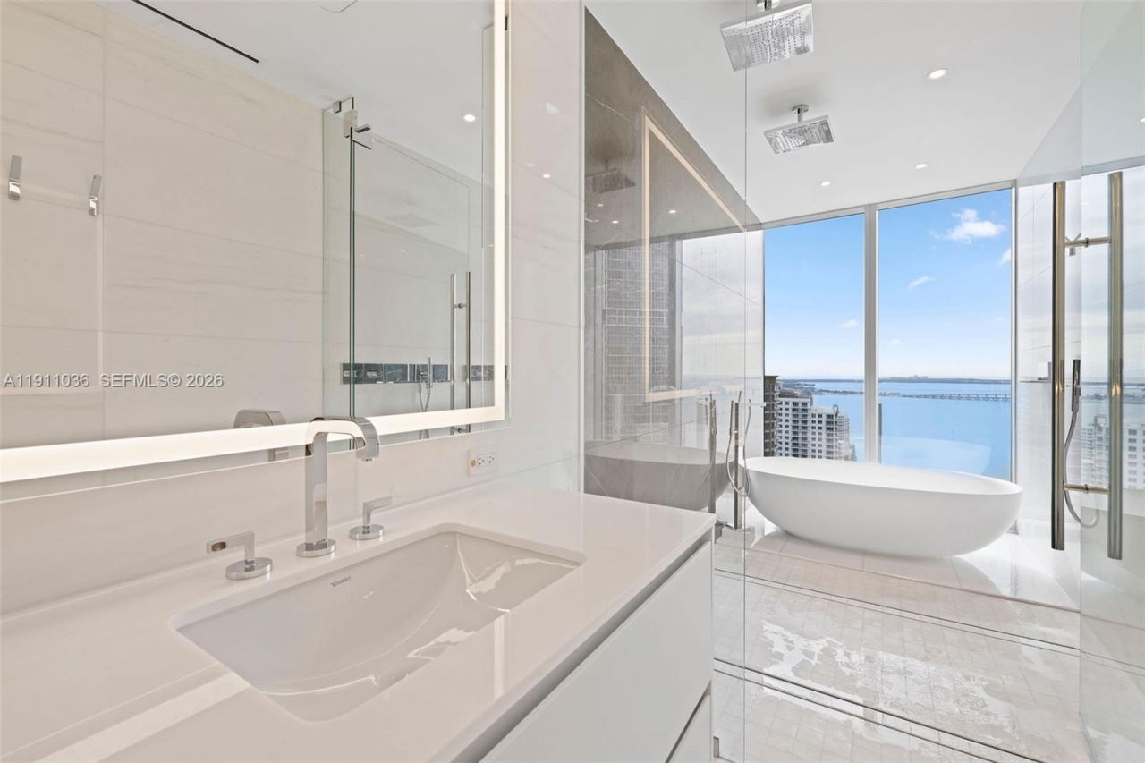 300 Biscayne Blvd Way, Unit 3404C, Miami, FL 33131 Photo