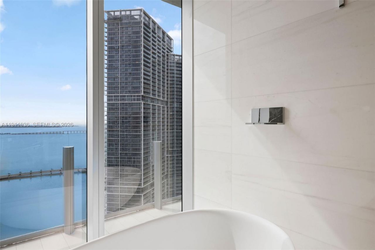 300 Biscayne Blvd Way, Unit 3404C, Miami, FL 33131 Photo
