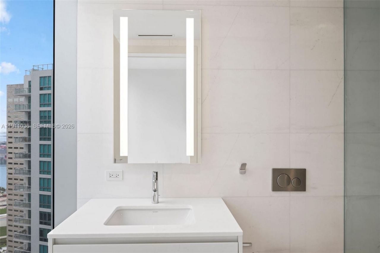 300 Biscayne Blvd Way, Unit 3404, Miami, FL 33131 Photo