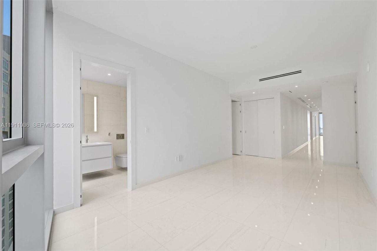 300 Biscayne Blvd Way, Unit 3404C, Miami, FL 33131 Photo