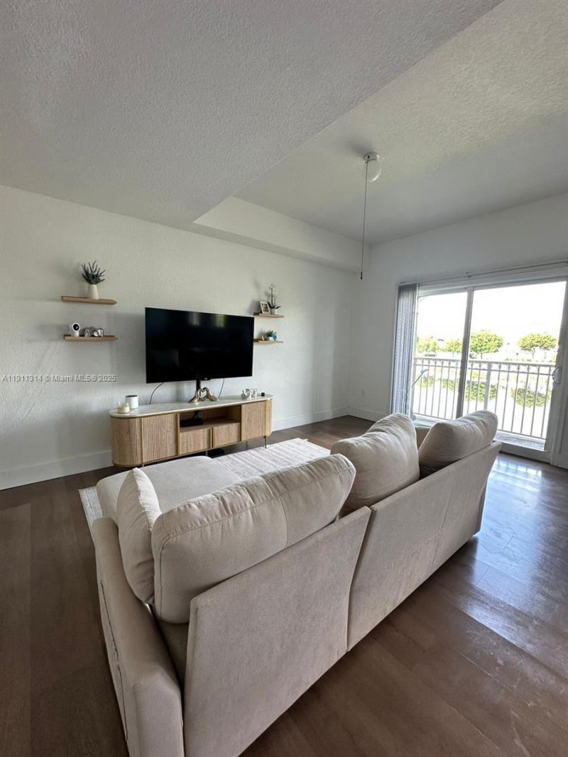 10901 NW 83rd St, Unit 204, Doral, FL 33178 Photo