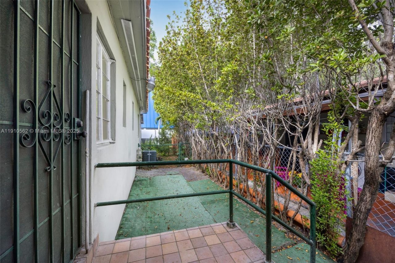 282 NW 41st Ave, Miami, FL 33126 Photo