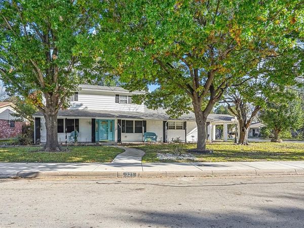 721 Thompson Drive , Saginaw, TX 76179