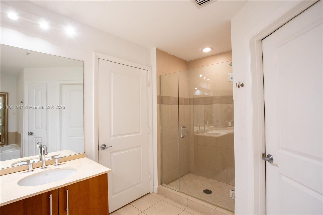 1945 S Ocean Dr, Unit 1108, Hallandale Beach, FL 33009 Photo