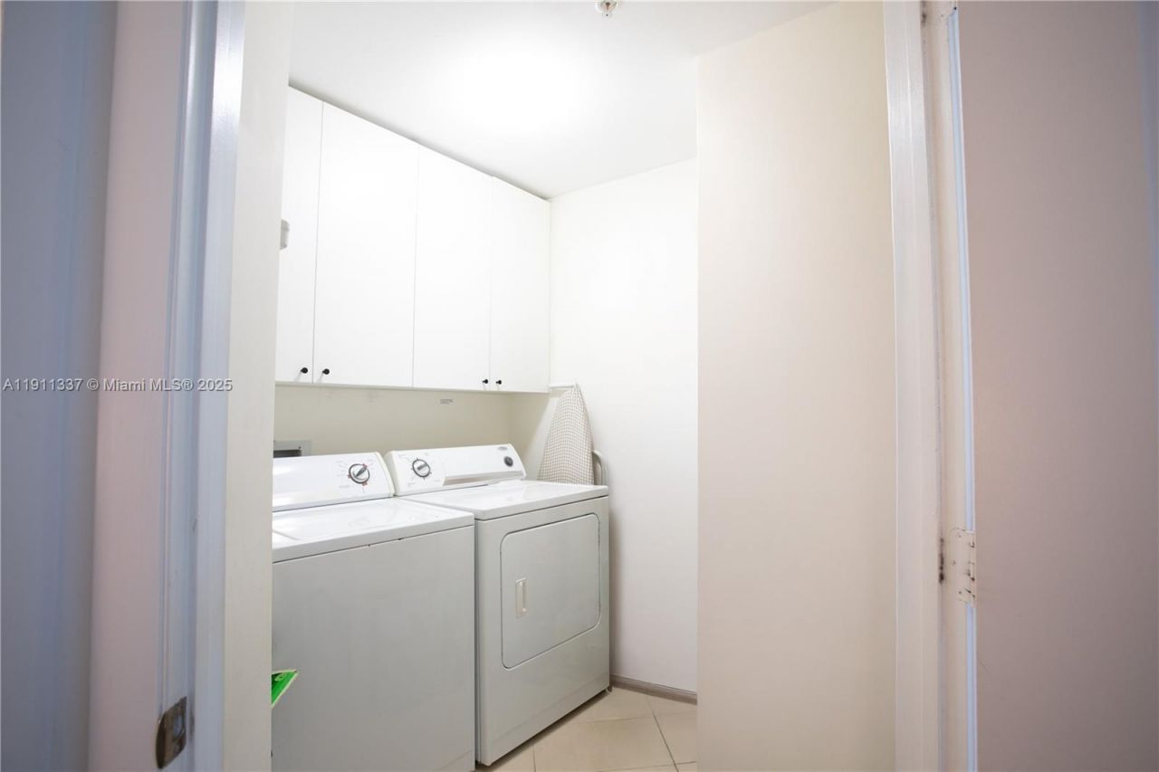 1945 S Ocean Dr, Unit 1108, Hallandale Beach, FL 33009 Photo