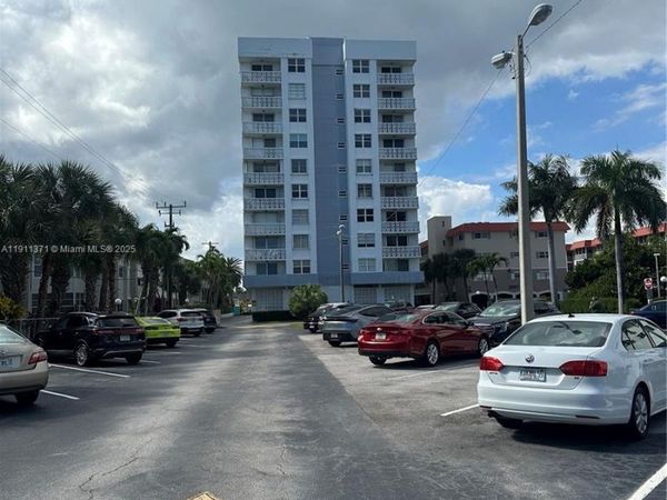 3113 S Ocean Dr, Unit 404, Hallandale Beach, FL 33009