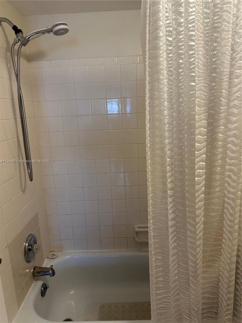 3113 S Ocean Dr, Unit 404, Hallandale Beach, FL 33009 Photo